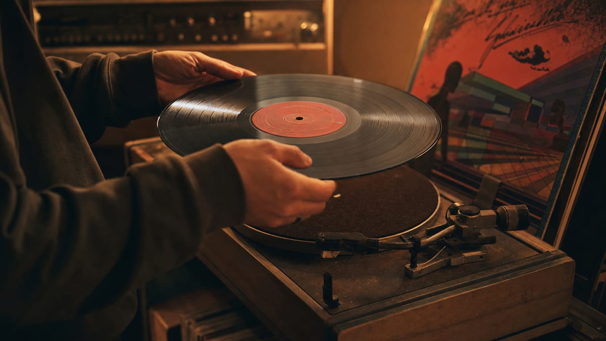 The Payment Gap: Early Digital Distribution Revenue Share and Artist Economics 2000-2005